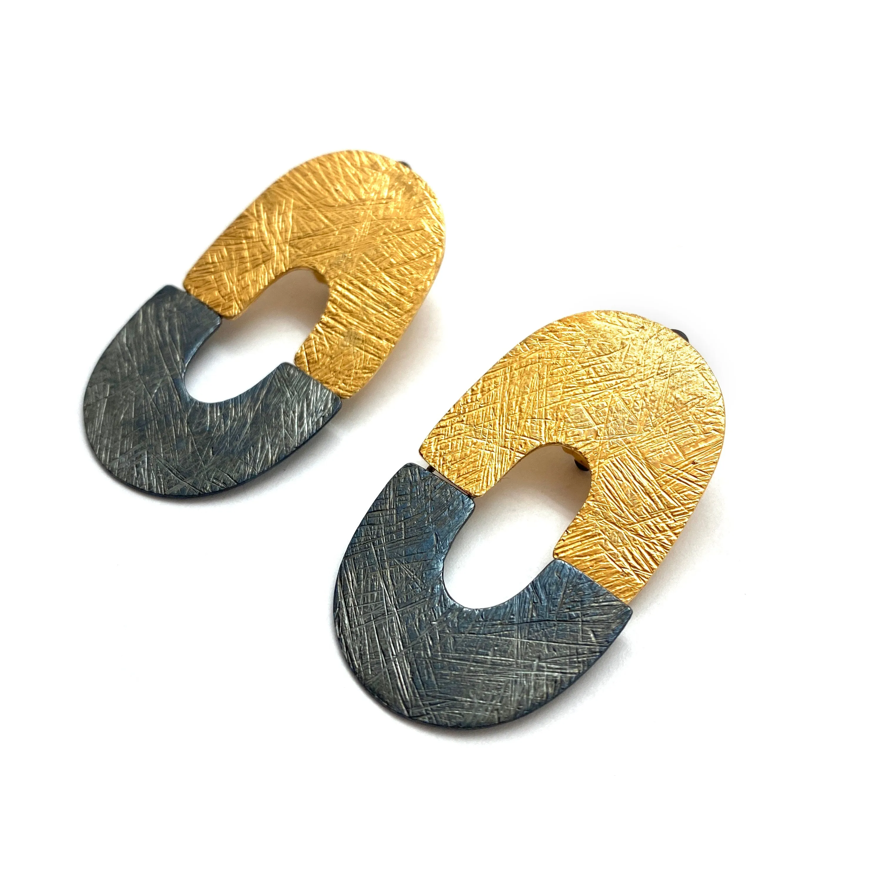 Arch Sway Clip Earrings - Black and Gold
