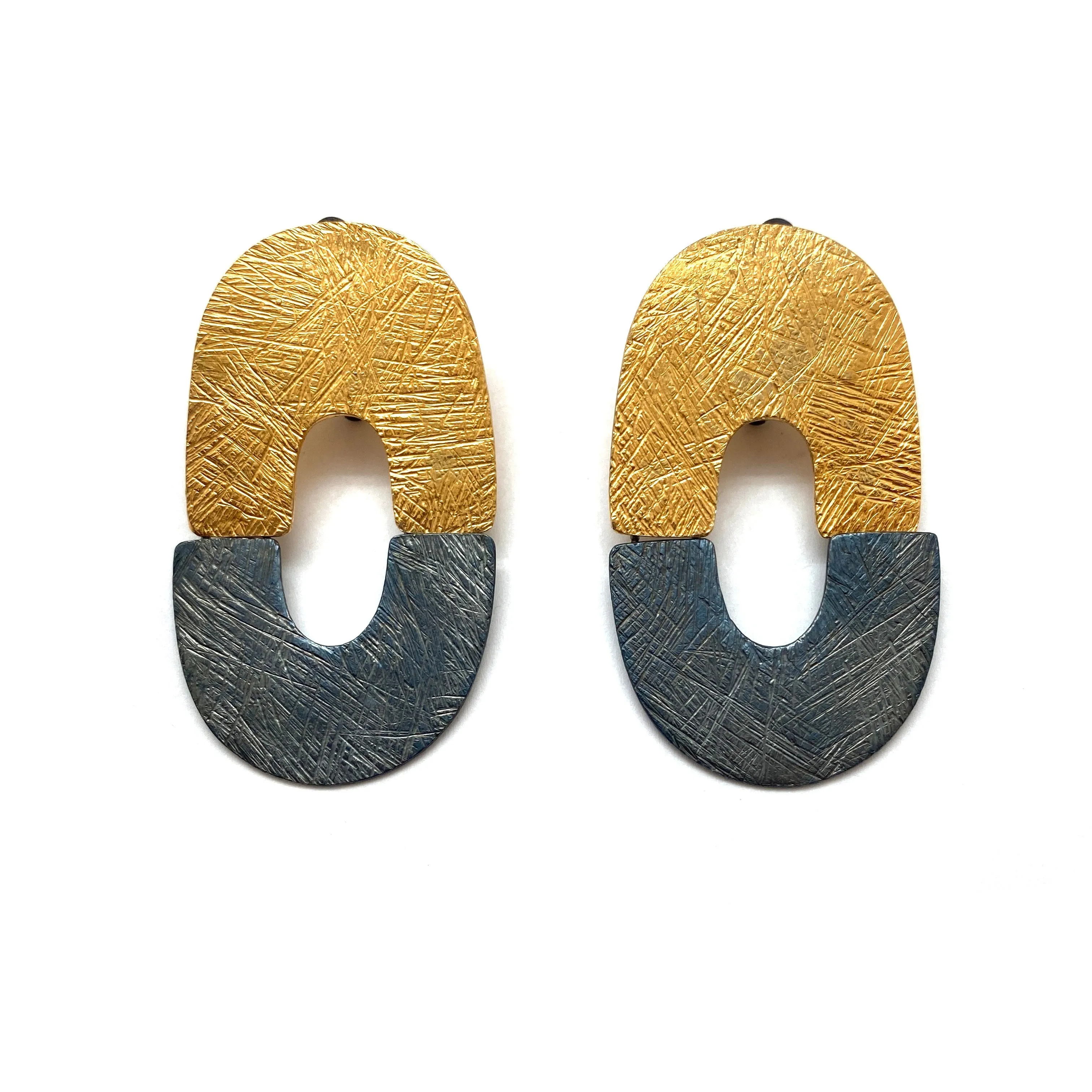 Arch Sway Clip Earrings - Black and Gold