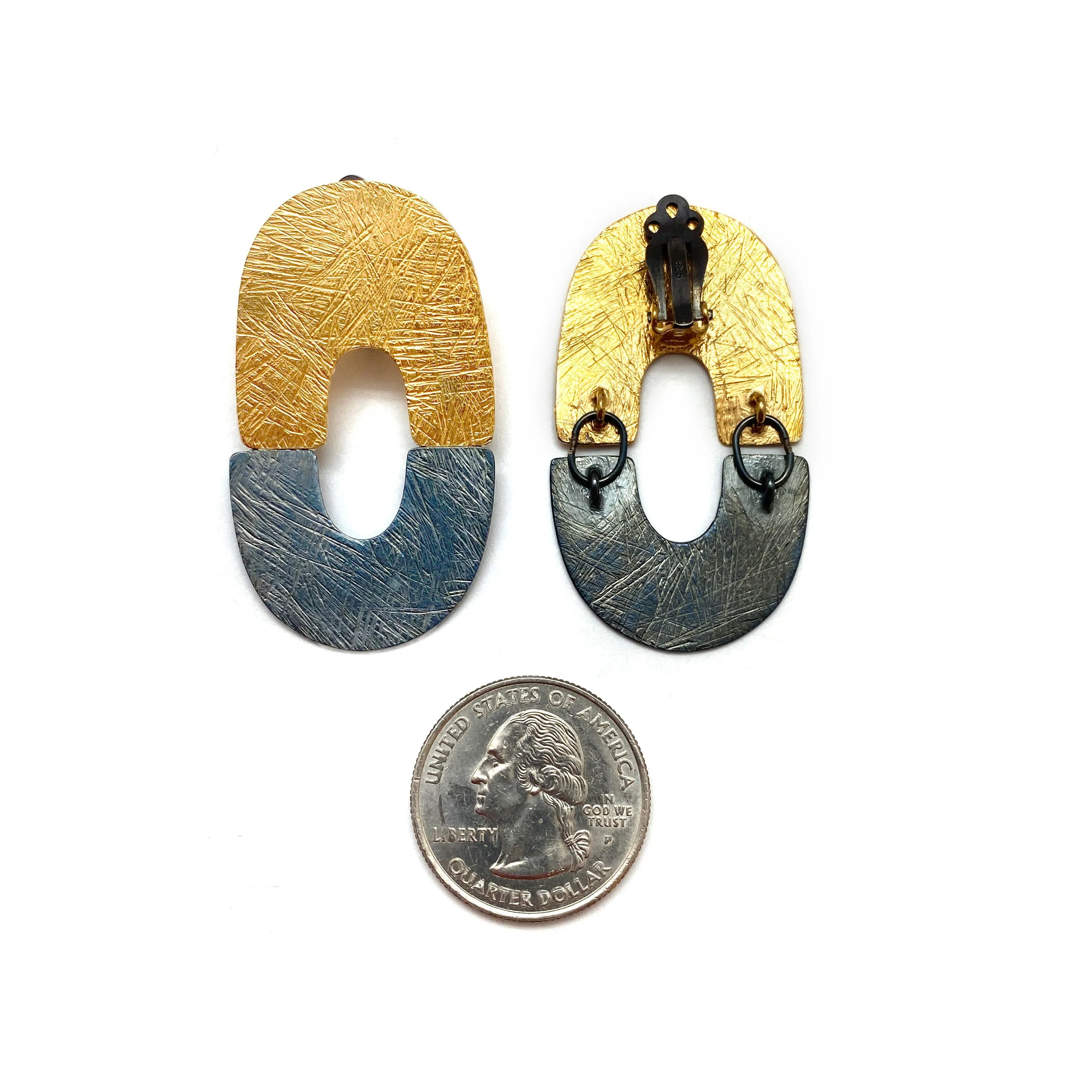 Arch Sway Clip Earrings - Black and Gold
