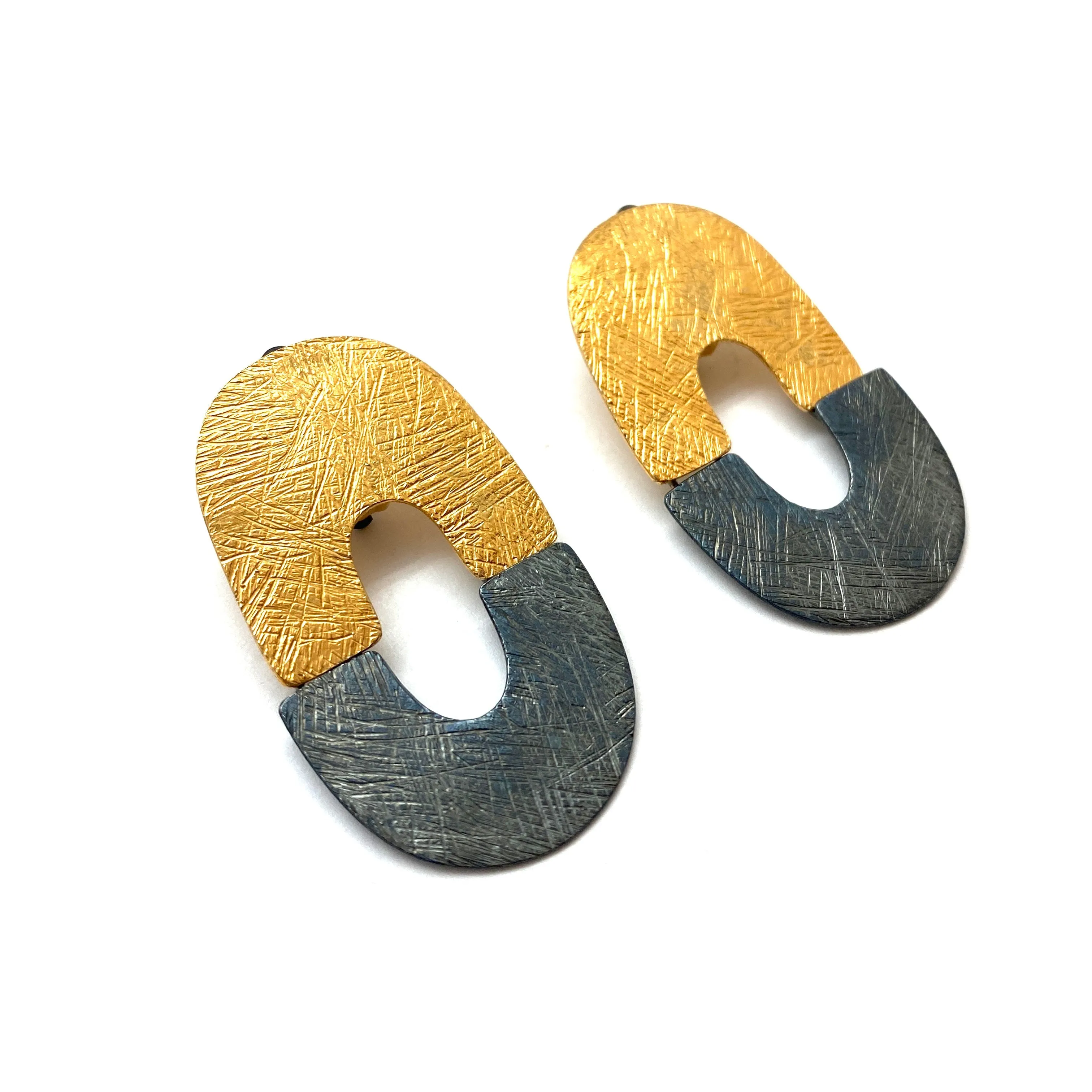 Arch Sway Clip Earrings - Black and Gold