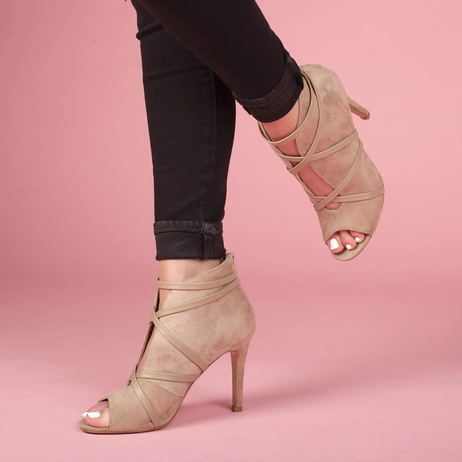 Brinley Co. Womens Center Cutout Bootie