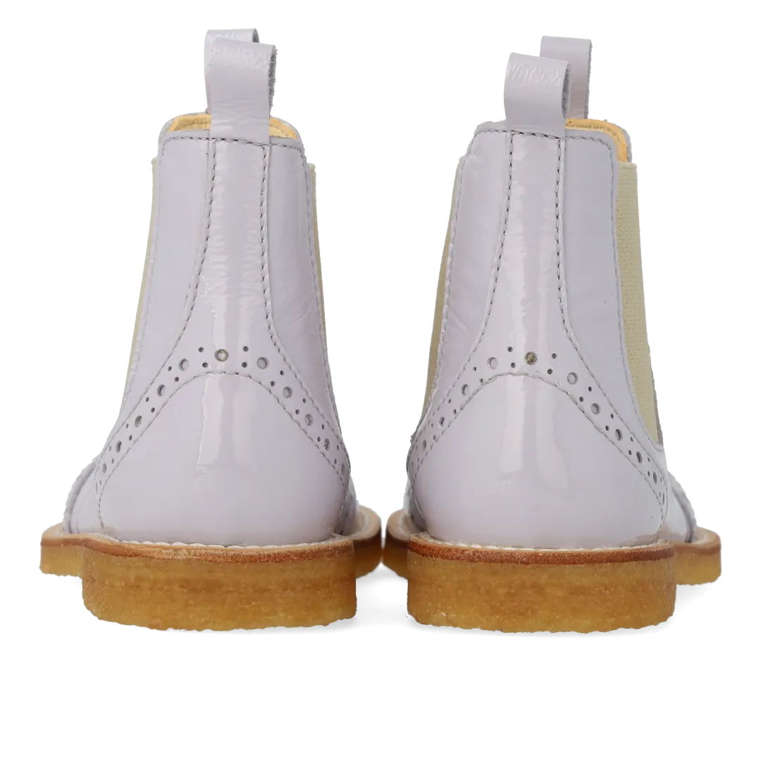 Chelsea boot with brogue lace pattern