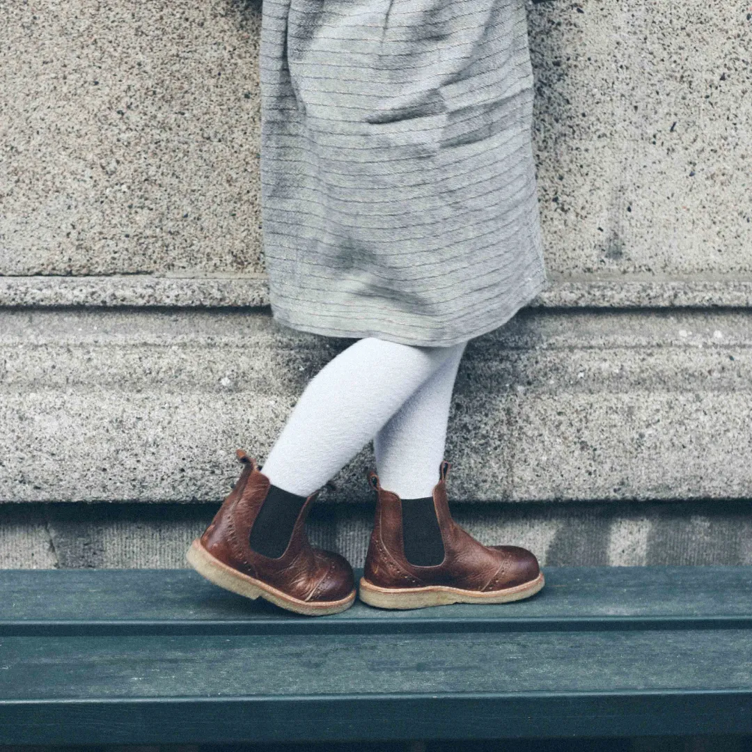 Chelsea boot with brogue lace pattern