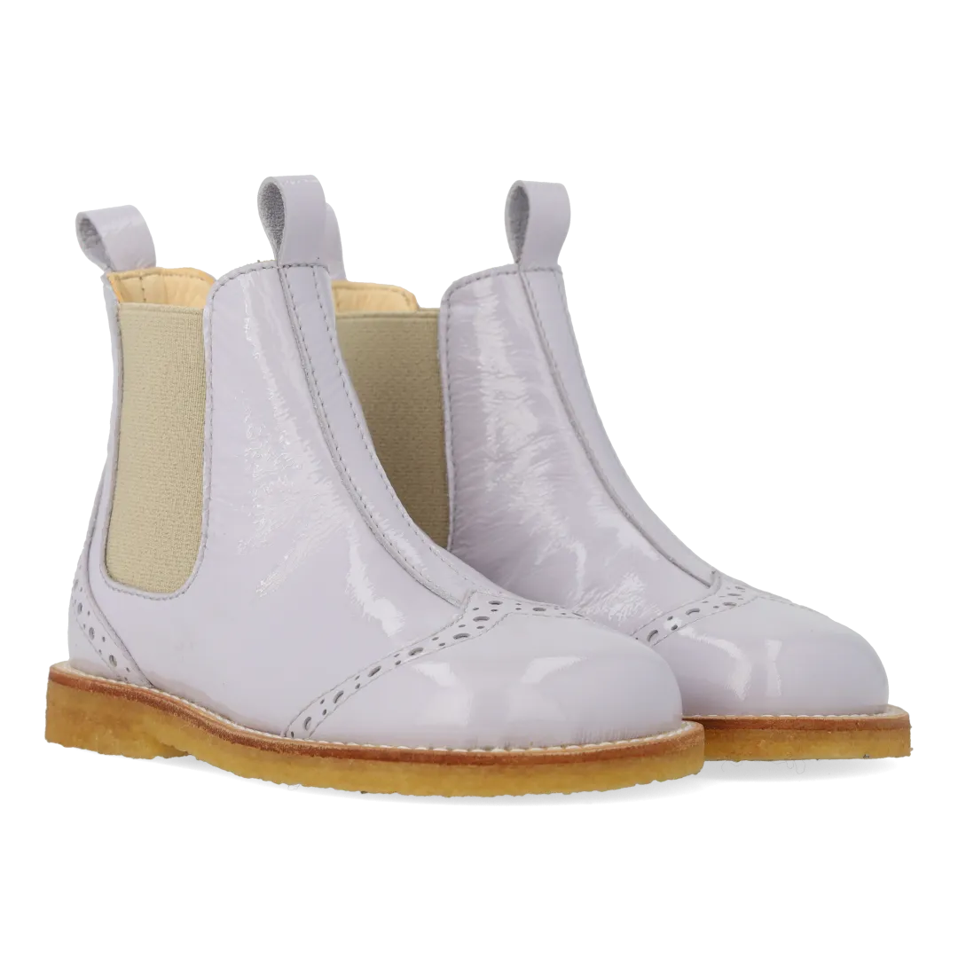 Chelsea boot with brogue lace pattern