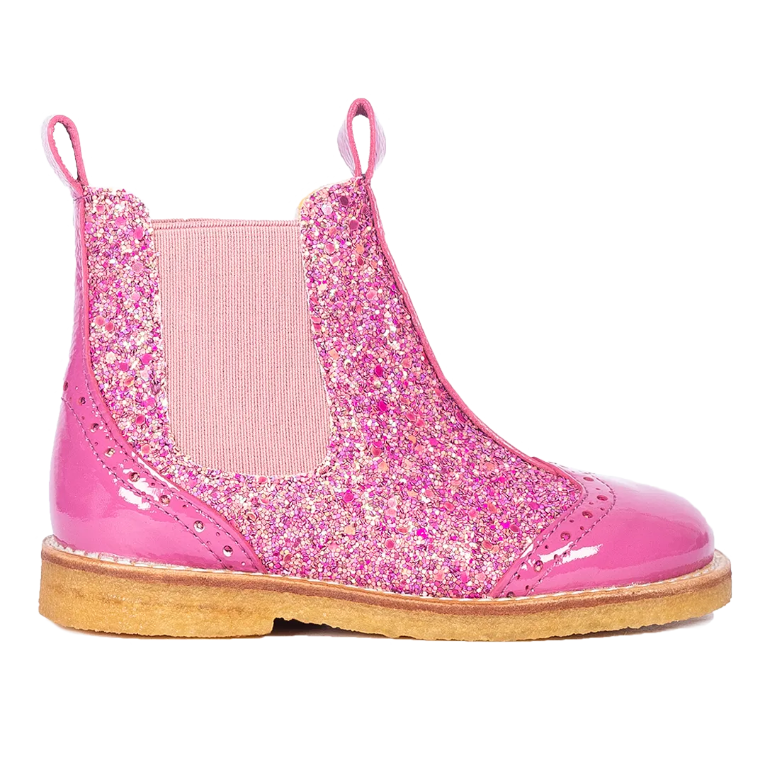 Chelsea boot with brogue lace pattern