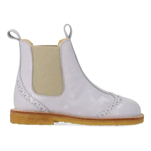 Chelsea boot with brogue lace pattern