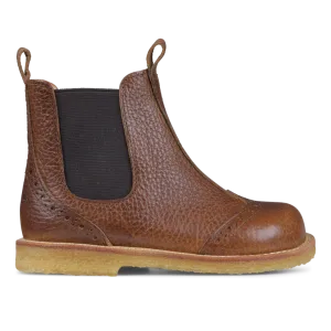 Chelsea boot with brogue lace pattern