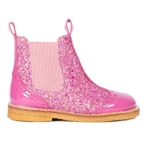 Chelsea boot with brogue lace pattern