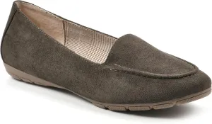 CLIFFS BY WHITE MOUNTAIN Women's Gracefully Tailored Loafer Flat