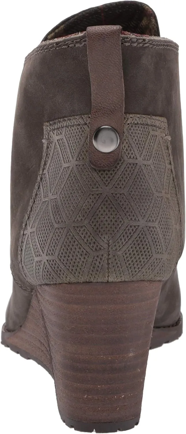 Cobb Hill Women's Lucinda Chukka Boot