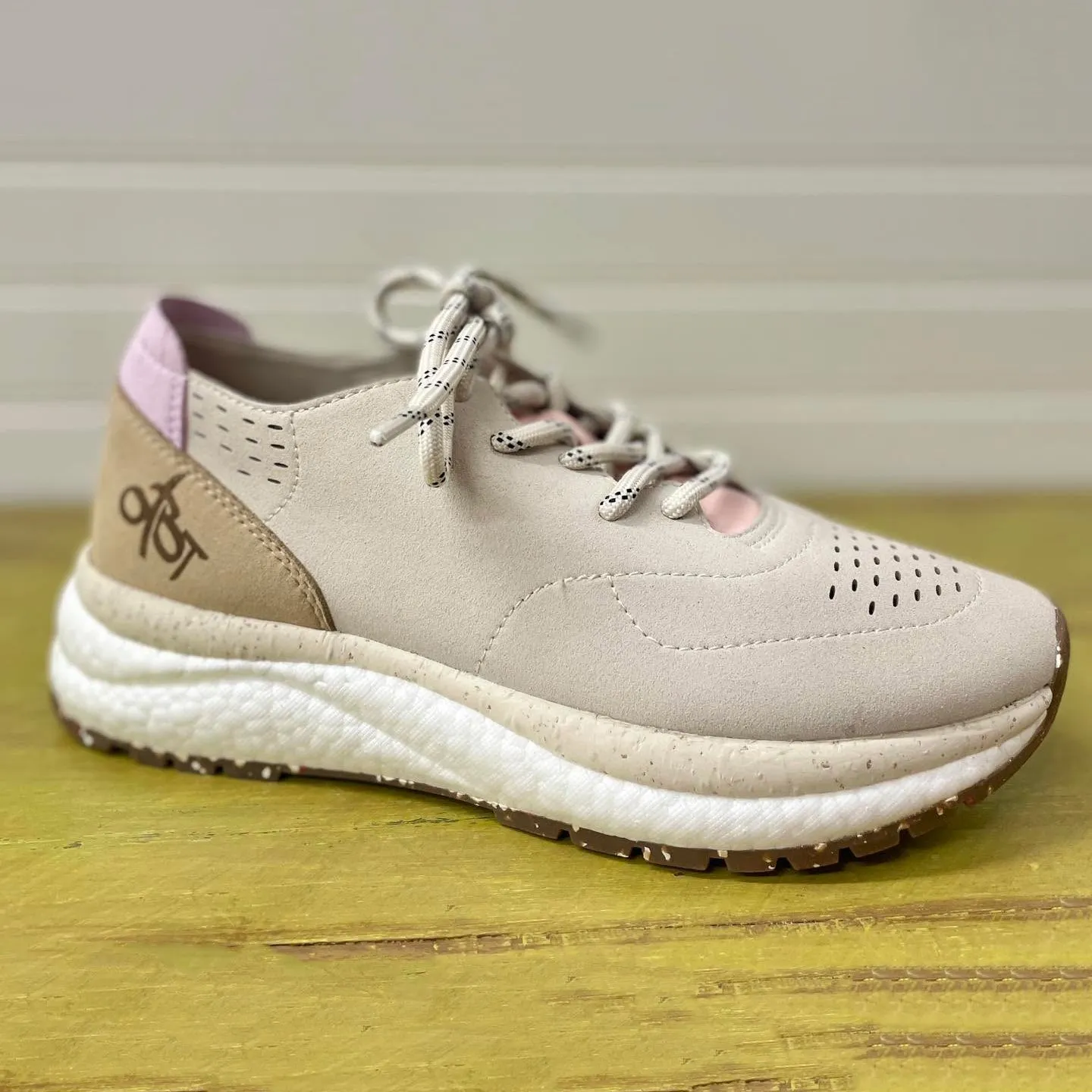 Feel FREE ROSETTE Sneakers