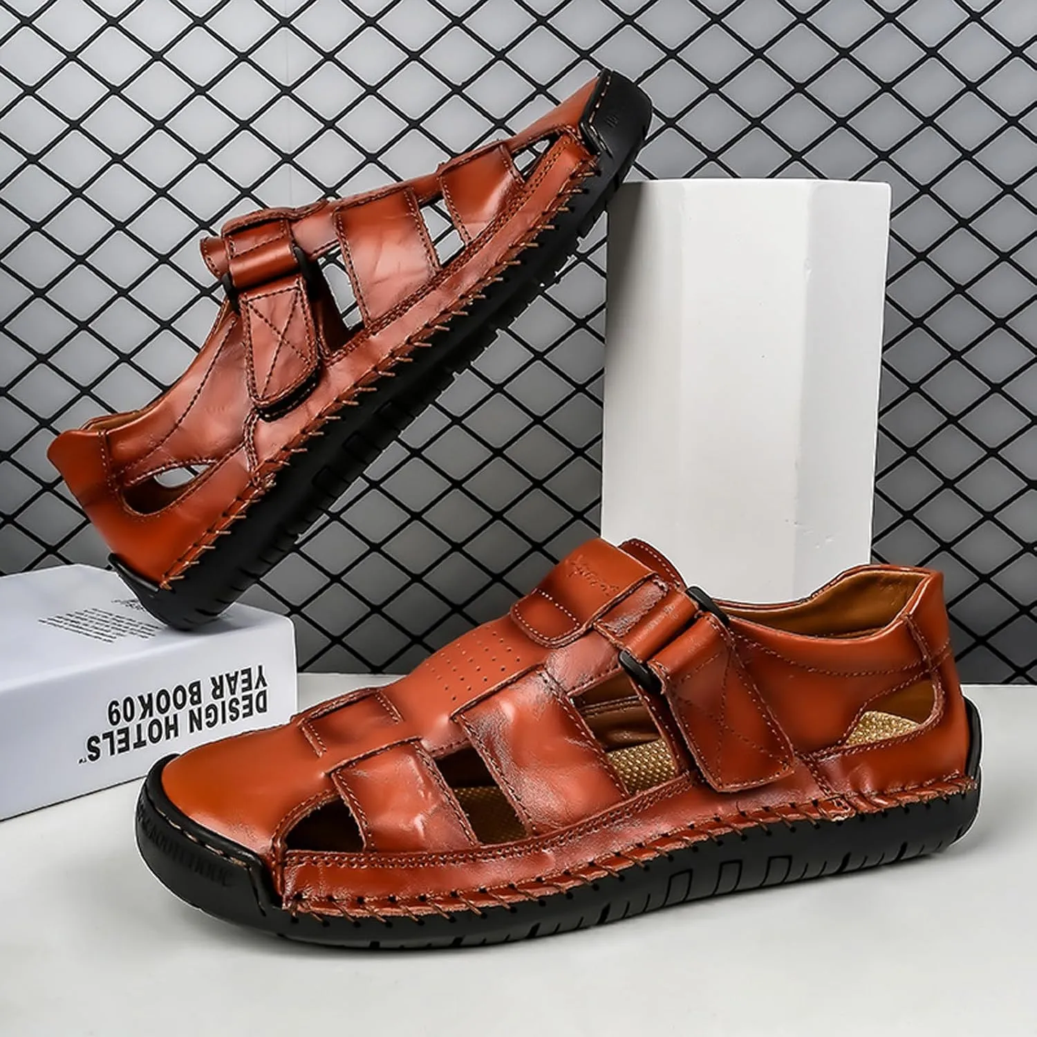 Men's Leather Hollow Out Hook Loop Flat Fisherman Sandals Closed Toe Head Soft Bottom Hand Stitching Wading Sandals Summer Comfort Anti-Slip Casual Wading Beach Sandals