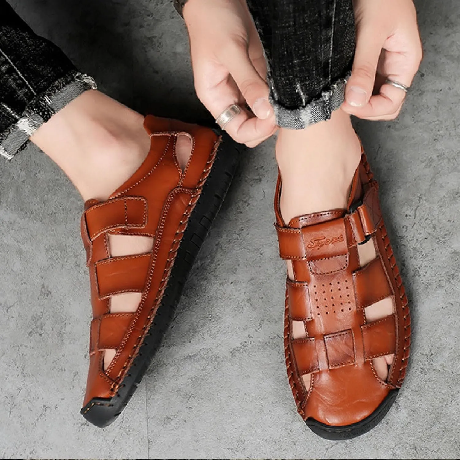 Men's Leather Hollow Out Hook Loop Flat Fisherman Sandals Closed Toe Head Soft Bottom Hand Stitching Wading Sandals Summer Comfort Anti-Slip Casual Wading Beach Sandals