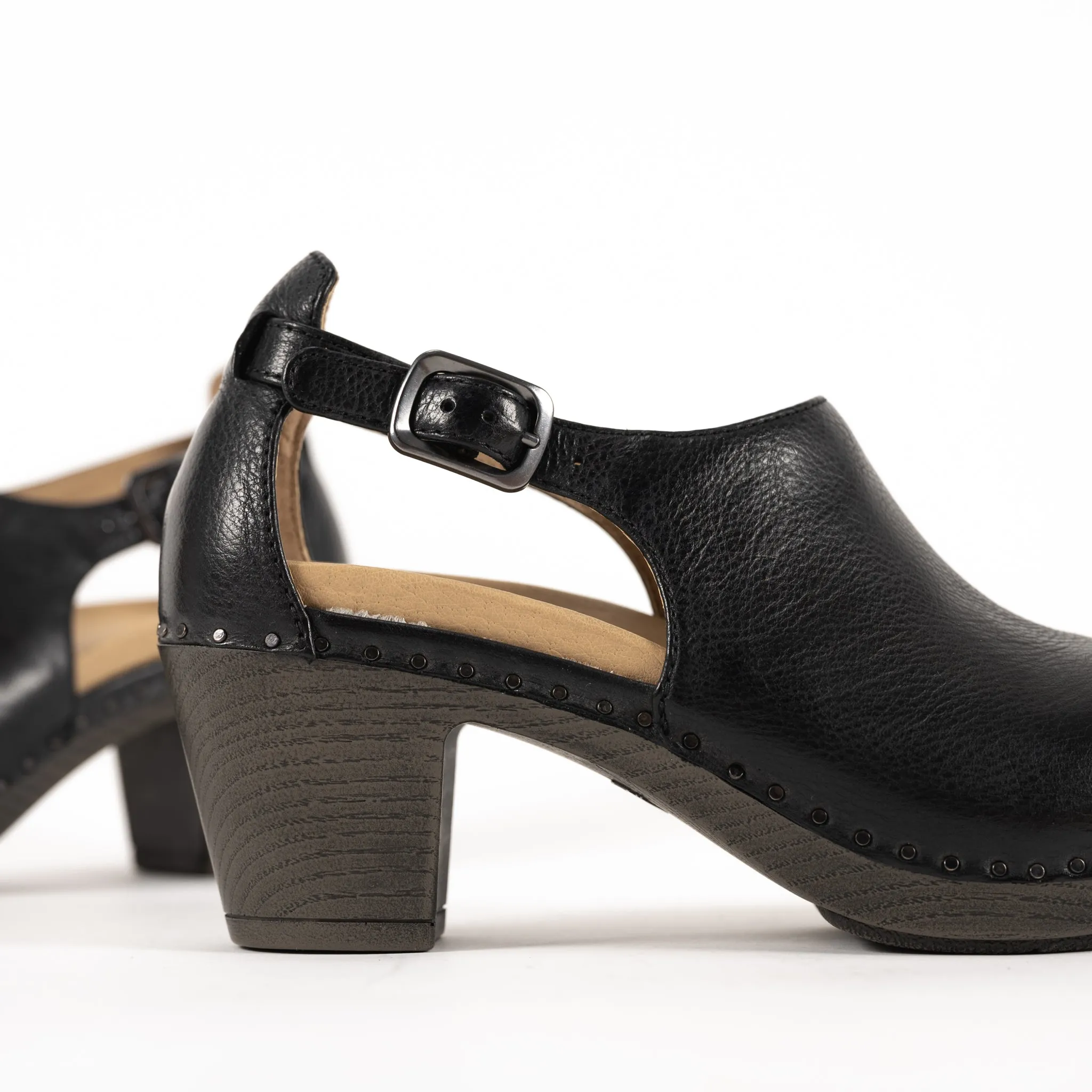 SASSY - BLACK - NUBUCK