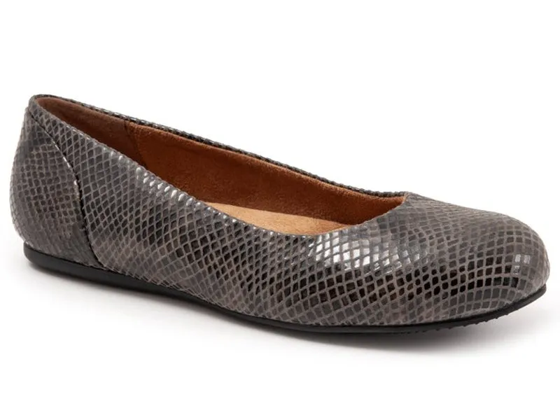Softwalk Sonoma - Women's Flat