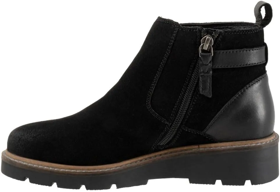 SoftWalk Women's Waneta Boat Shoe