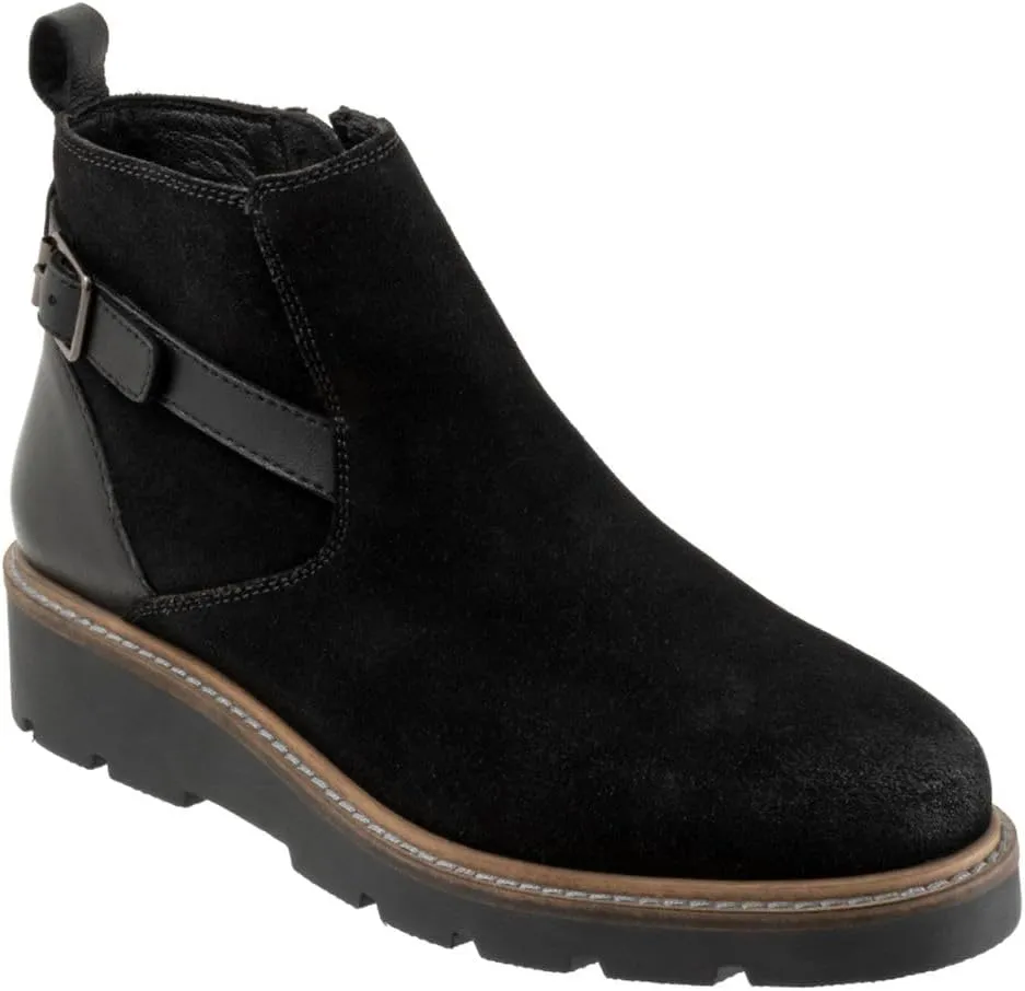 SoftWalk Women's Waneta Boat Shoe