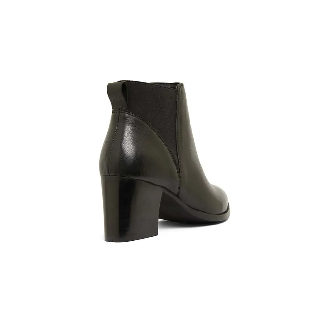 Taurus Boot in Black Leather