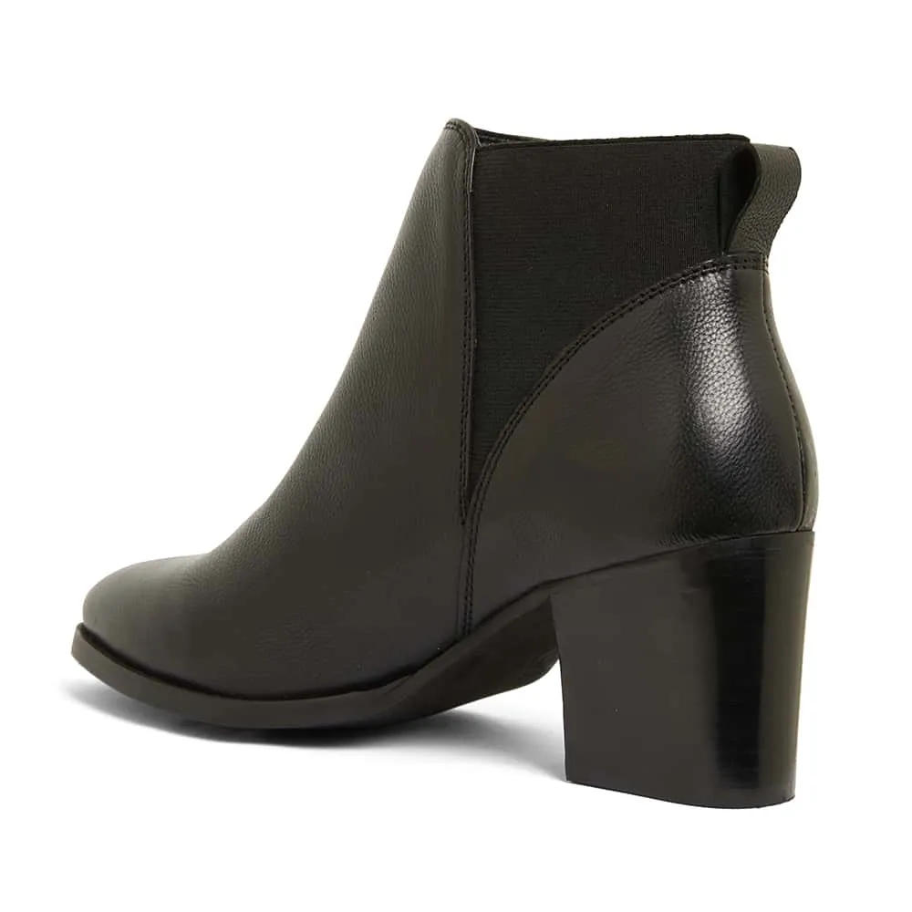 Taurus Boot in Black Leather