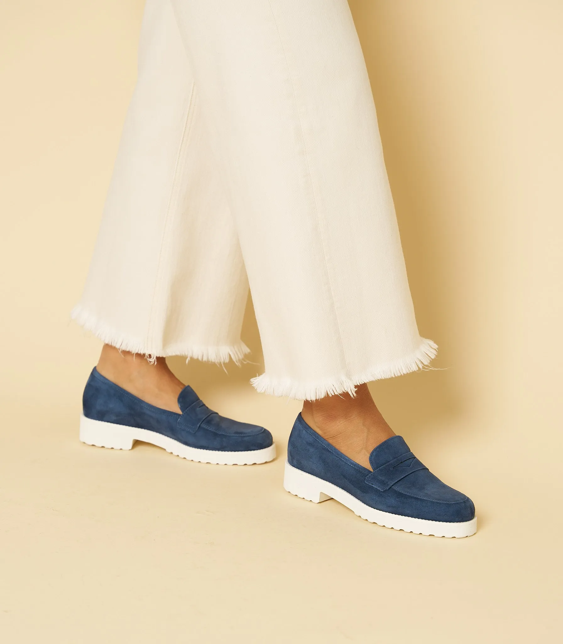 The Bettina Camoscio Blu