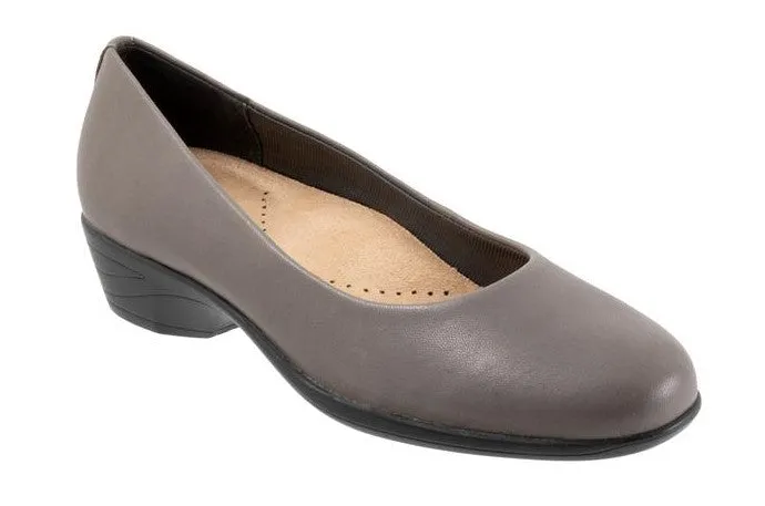 Trotters Women's Rozalin Flat Gray